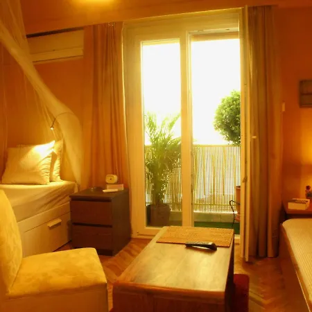 아파트 Homey And Calm Yet